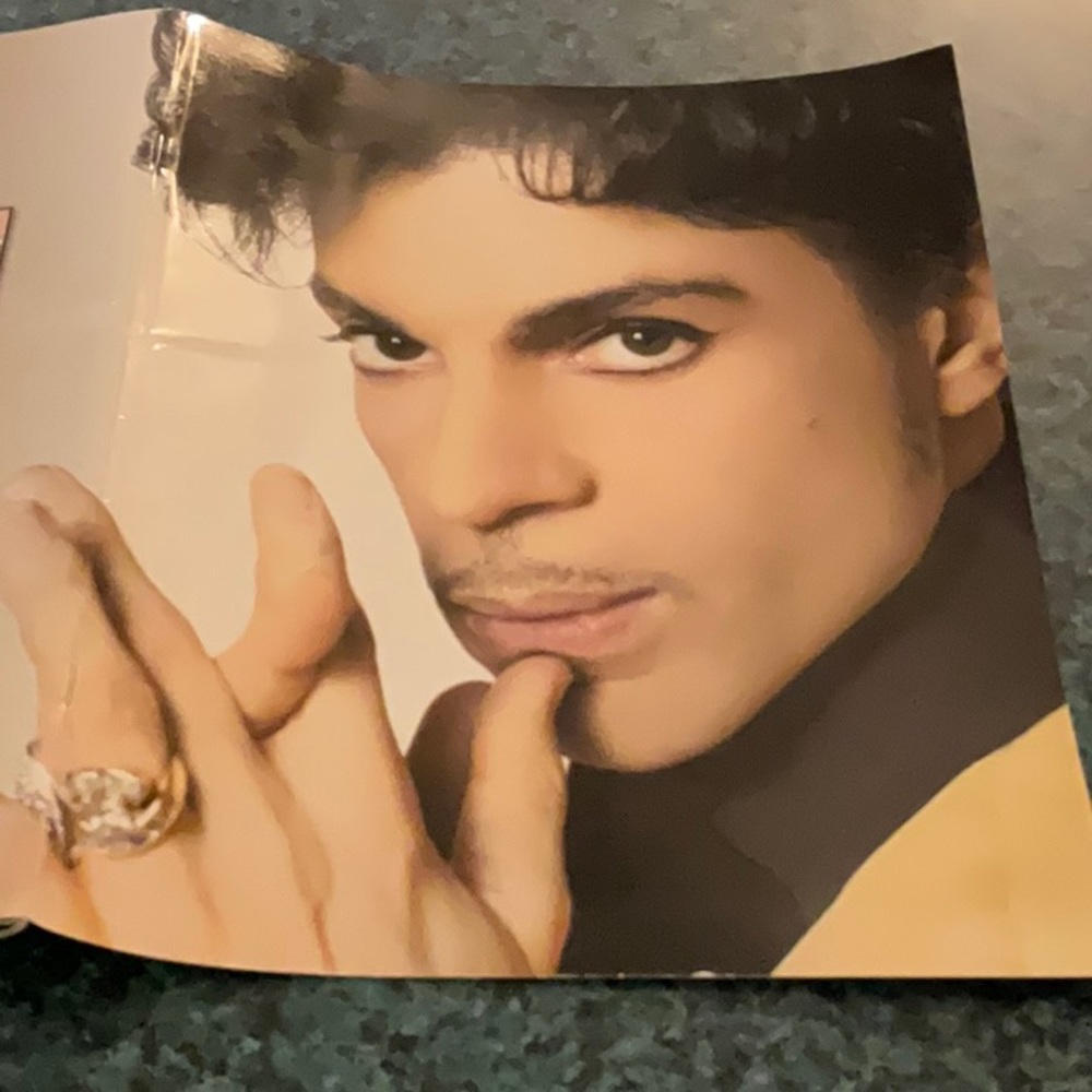 Prince Tshirt & Concert Book + 1 - image 3